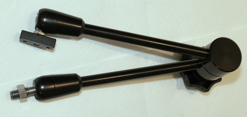 allseits verstellbarer und fixierbarer Halter – Optik-Online