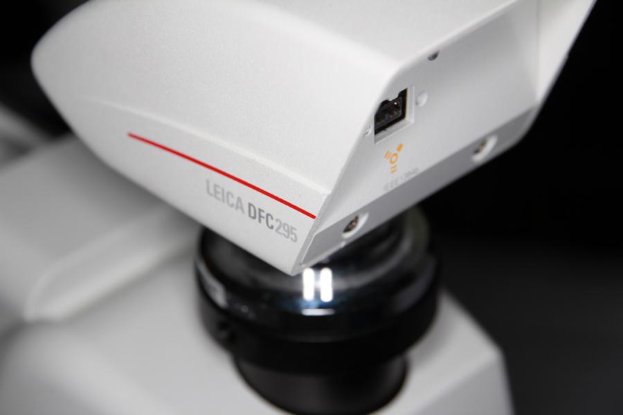 Leica DM 4000 M Auflichtmikroskop mit Hell- und Dunkelfeld und