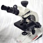 Leica DM 300 LED Durchlichtmikroskop mit C-Mount Photoausgang